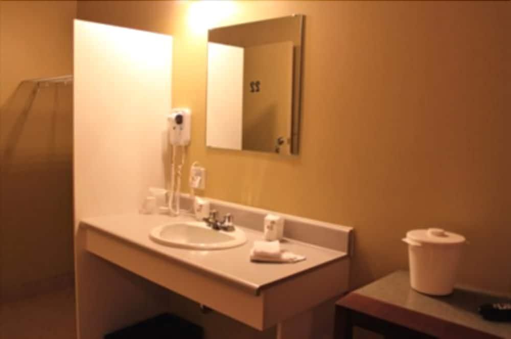 Motel Quatre Saisons Forestville Extérieur photo