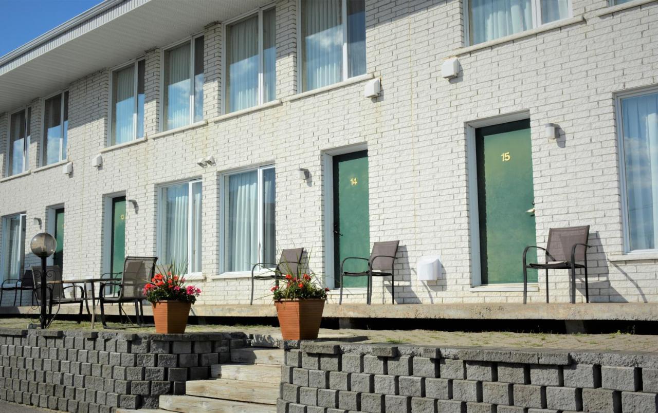 Motel Quatre Saisons Forestville Extérieur photo